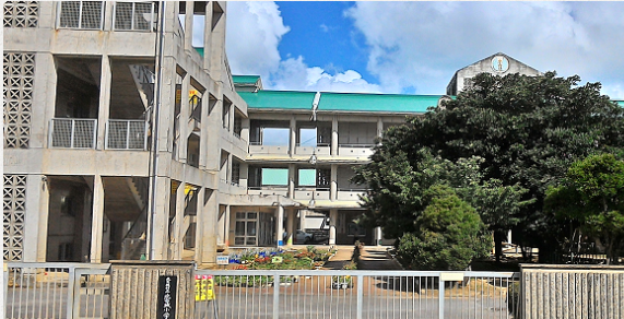 北中城小学校の外観