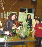 毎年恒例の生け花講習会
